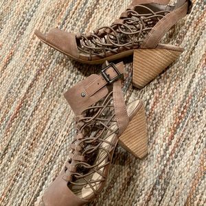 Vince Camuto size 7 triangle wedge